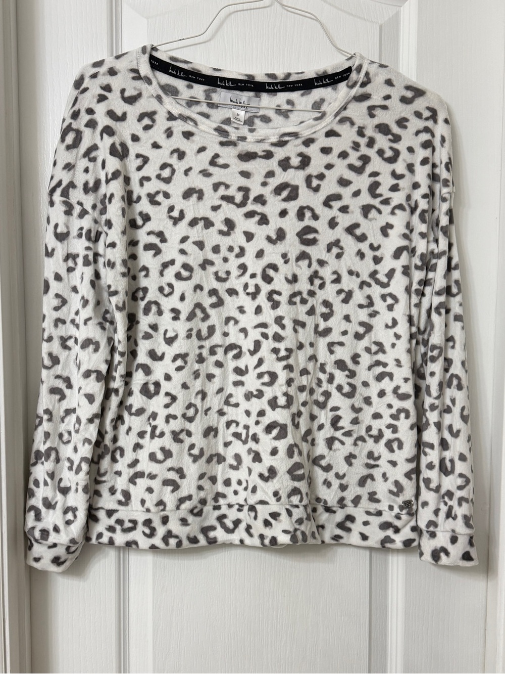 Nicole Miller New York grey leopard print fleece pullover sweatshirt size M